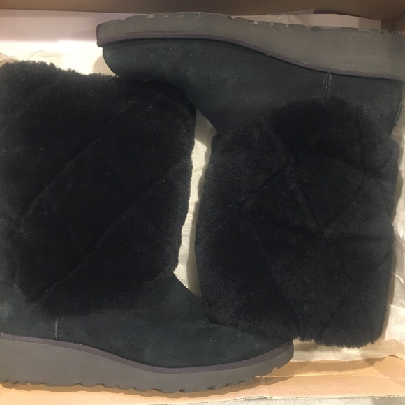 ❤️UGG ARIELLA LUXE DIAMOND TREADLITE BLACK EUC - Picture 9 of 16